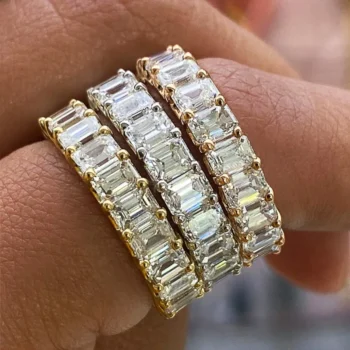خاتم بزركون مربّع مرصّع