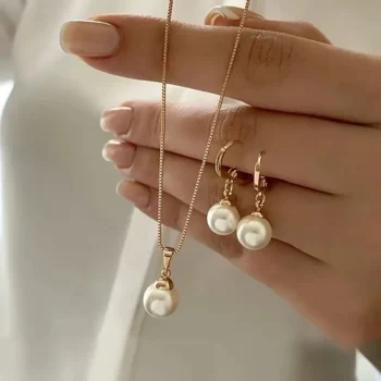 طقم مجوهرات أنيق باللؤلؤ