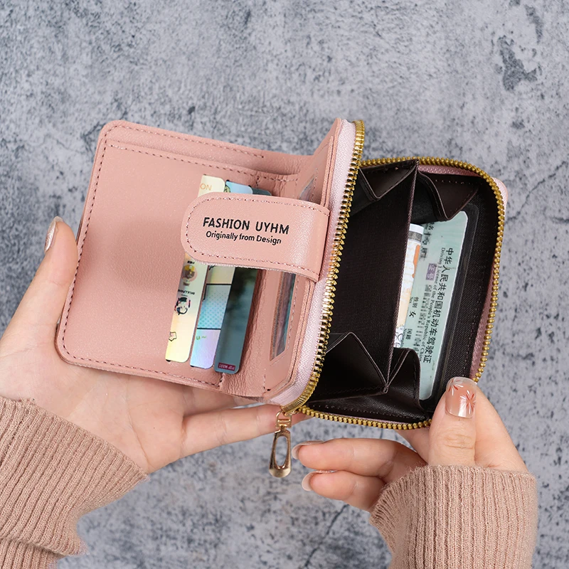 Large-Capacity Short Purse with Zipper