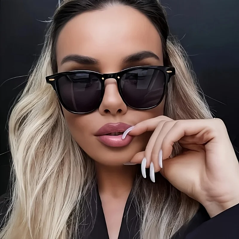 نظارة شمسية مربّعة بإطار عريض