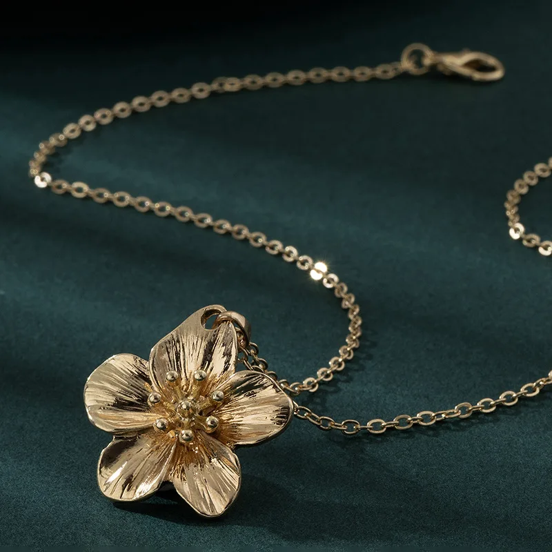 Metal Necklace with 3D Flowers