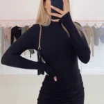 فستان ضيّق برقبة عالية وأكمام طويلة — صورة 4
