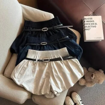 شورت صيفي بخصر عالٍ مطاطي وقصّة مستقيمة مريحة
