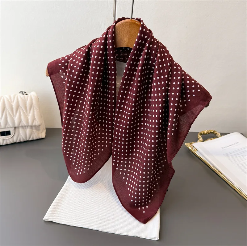 طرحة مربّعة منقّطة