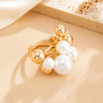 Retro Pearl Ring