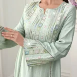 عباية أخضر فاتح مطرّزة بالترتر — صورة 5
