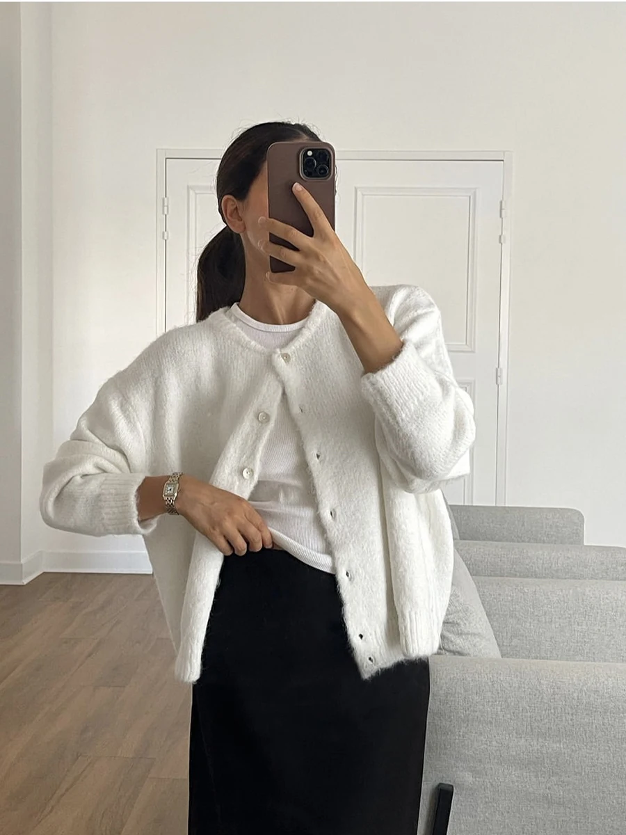 بلوفر نسائي أنيق بأكمام طويلة — صورة تفصيلية 4