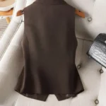 Sleeveless Vest with Classic Collar and Three Buttons — Image 2