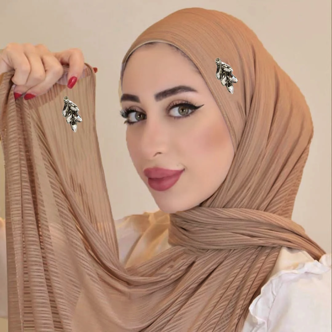 طرحة بأحجار لامعة مضلّعة