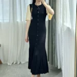 Elegant Figure-Hugging Dress
