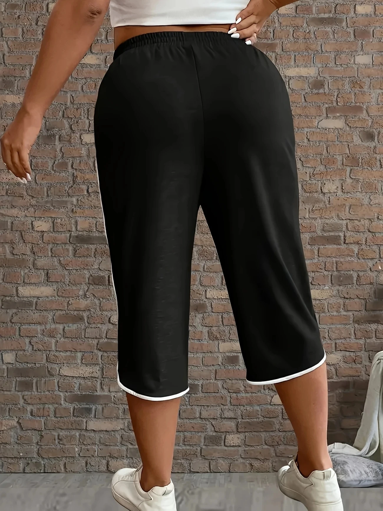 Plus Size Color-Block Cropped Pants