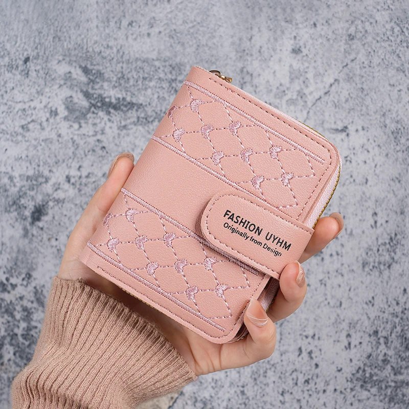 Large-Capacity Short Purse with Zipper