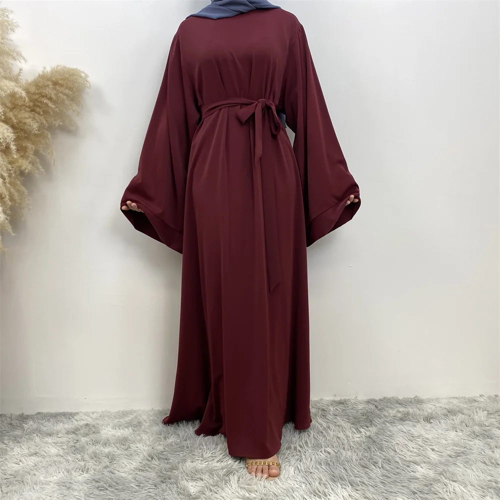 عباية عصرية بقصّة دبي