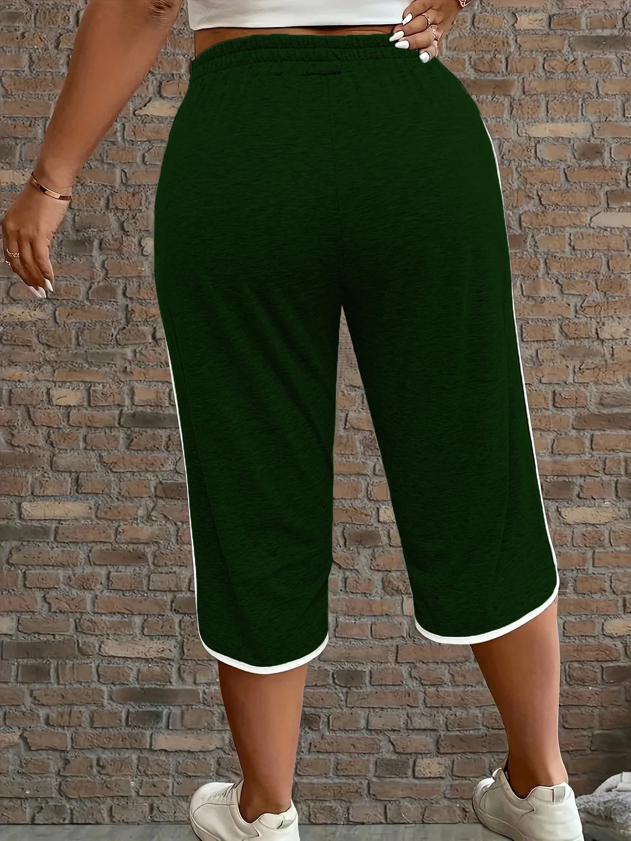 Plus Size Color-Block Cropped Pants