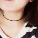 قلادة قصيرة بخرز أسود بتصميم بسيط — صورة 4