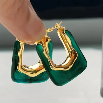 أقراط بطراز كلاسيكي