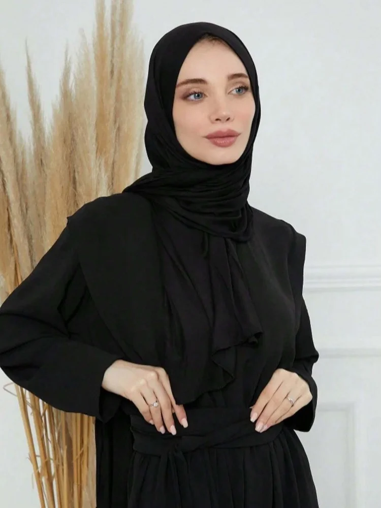 طرحة طويلة بـ28 لوناً