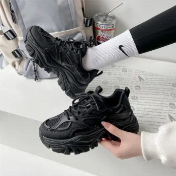 حذاء ربيعي بنعل عالٍ