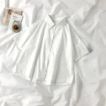 قميص أبيض بياقة وربطة عنق — صورة 6