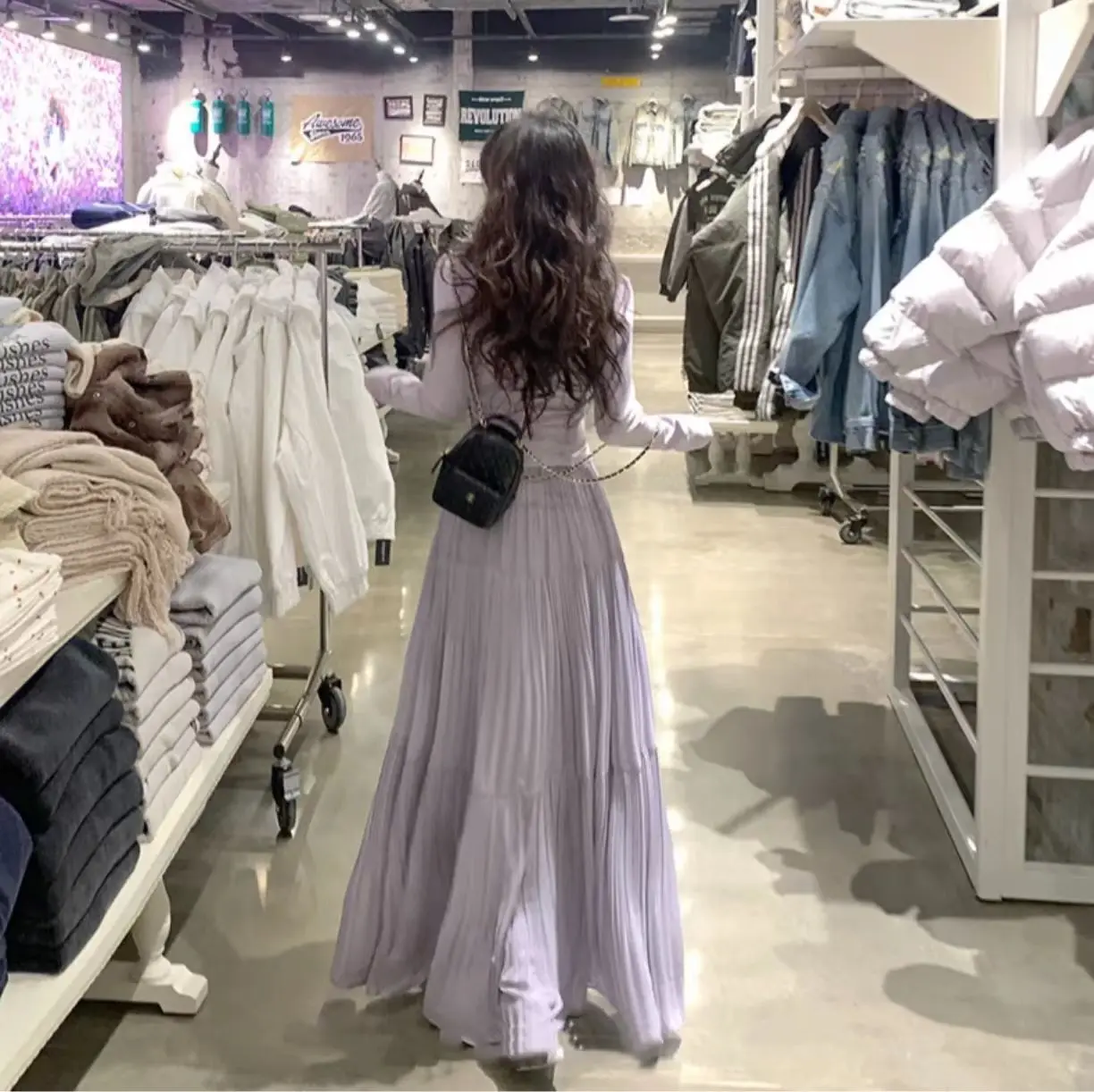 تنورة بليسيه طويلة بخصر عالٍ