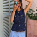 صديري بمظهر التويد بقصّة مخصّرة وأزرار أمامية — صورة 2