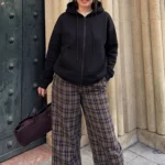 هودي بسحّاب واسع بلون سادة — صورة 4