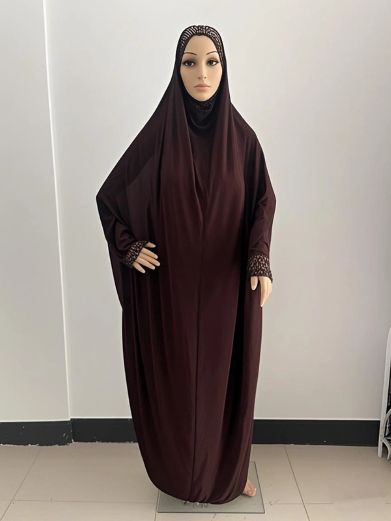 عباية صلاة بخمار بمقاس واحد