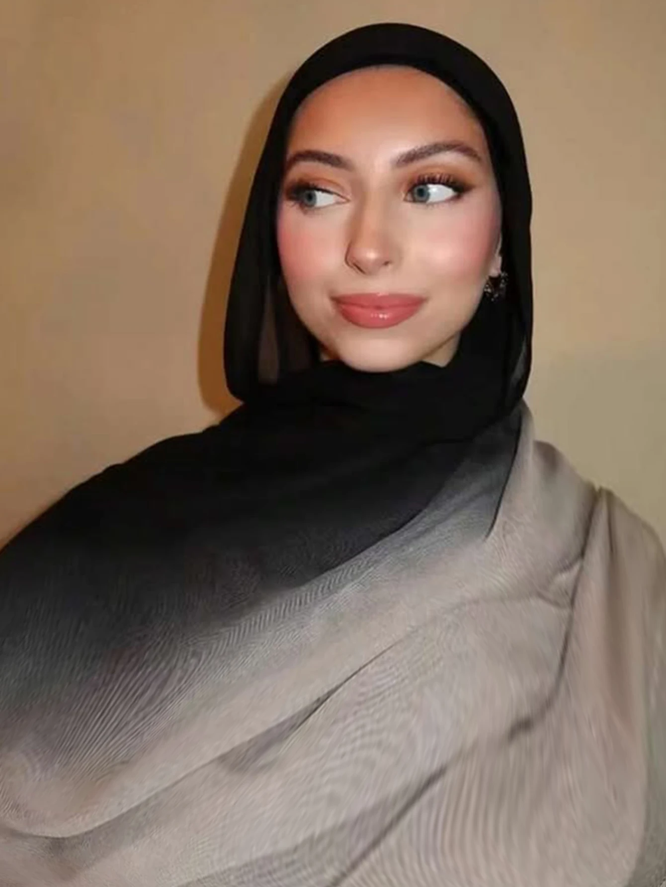 طرحة بتدرّج لونين