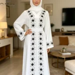 عباية مغلقة بنقشة زهور وطرحة — صورة 2