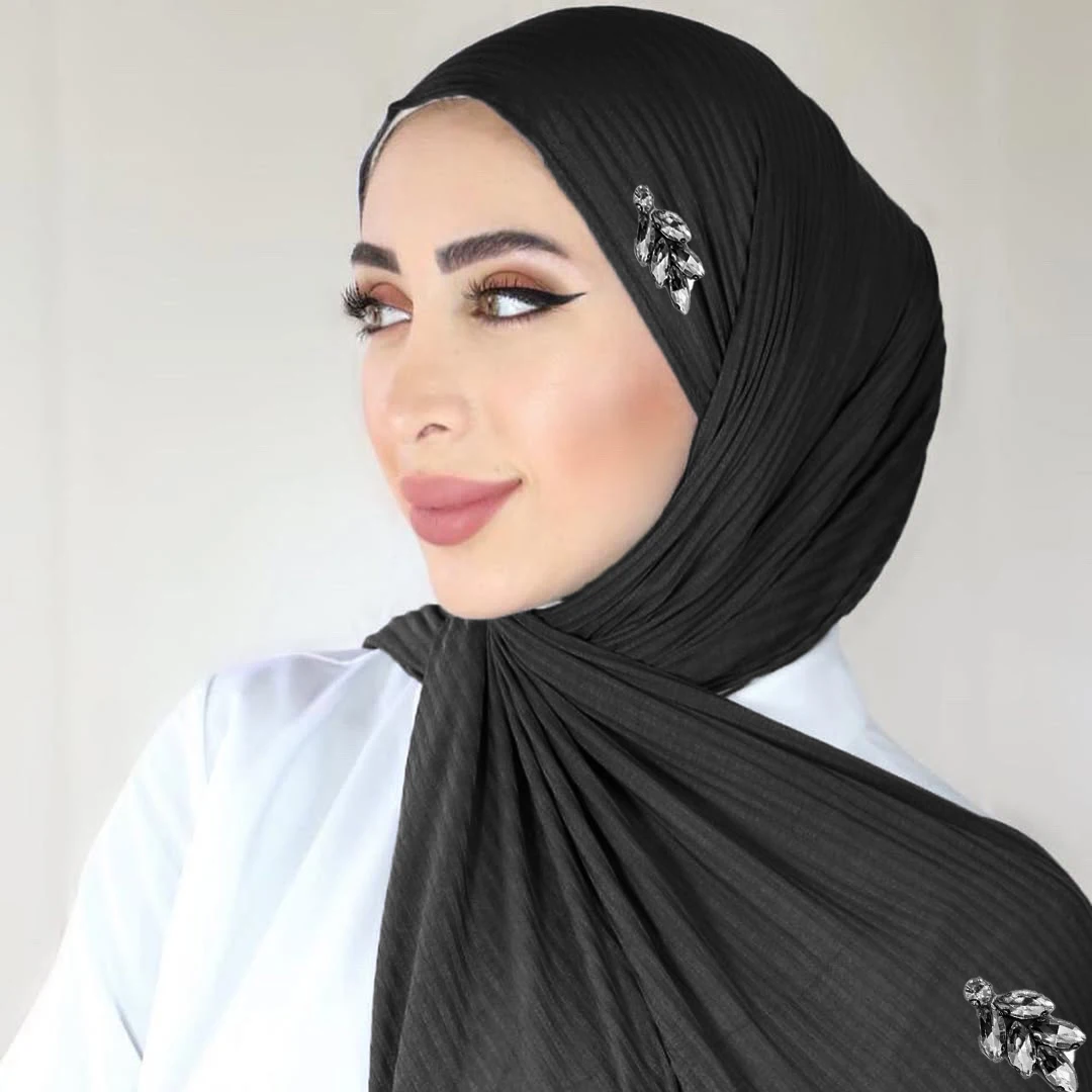 طرحة بأحجار لامعة مضلّعة