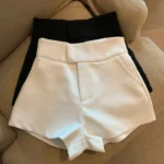 شورت أسود أنيق بقصّة عصرية — صورة 2