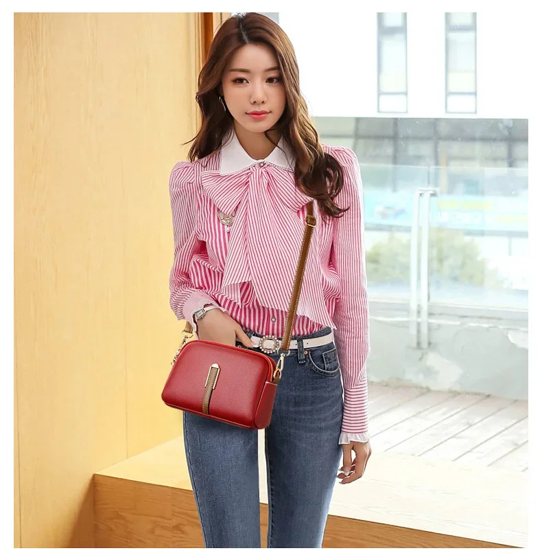 Simple Shell-Shaped Shoulder Bag