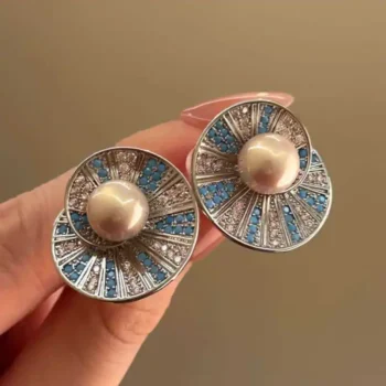 أقراط بكريستال بطراز كلاسيكي