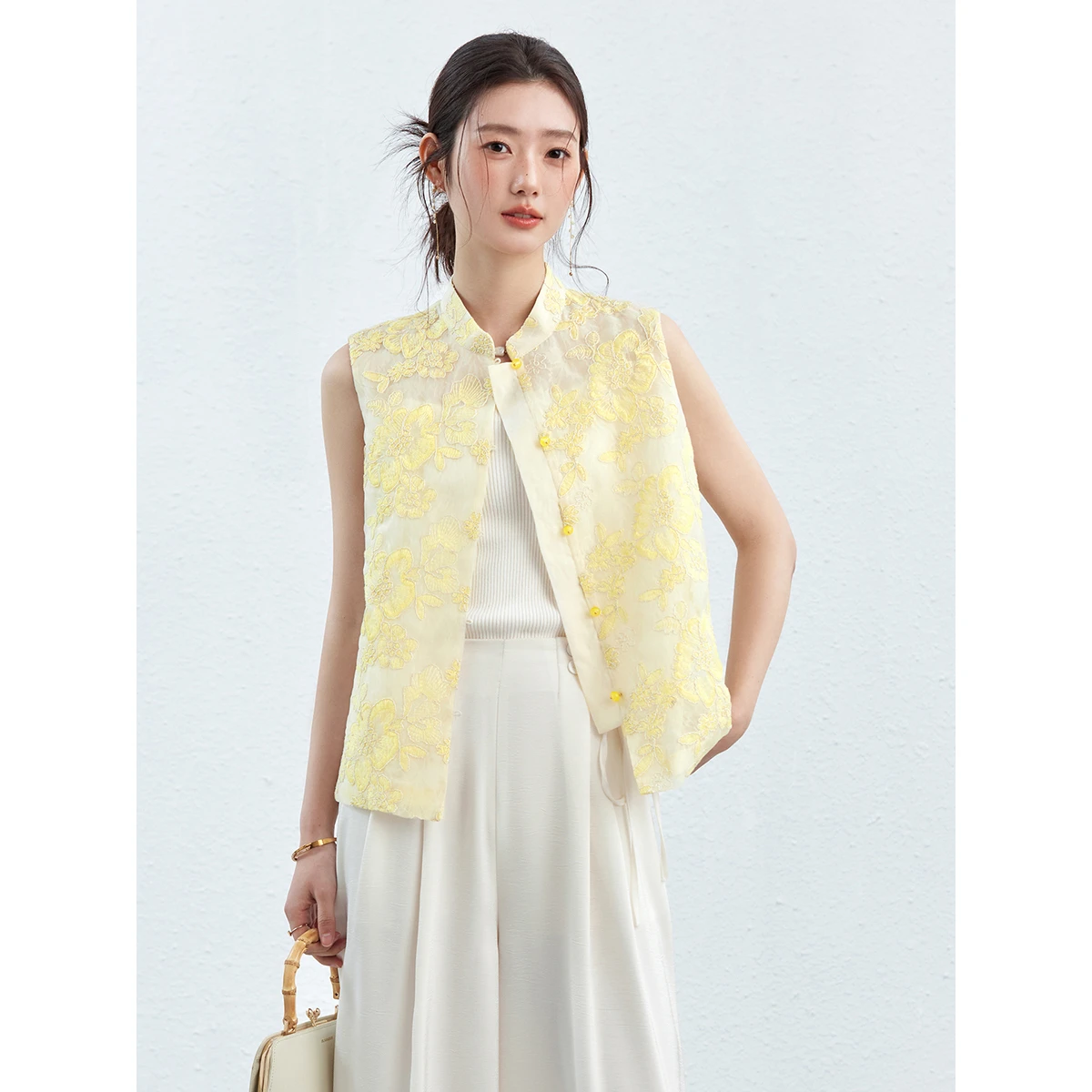 Sleeveless Summer Vest with Floral Embroidery and Front Buttons
