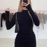 فستان ضيّق برقبة عالية وأكمام طويلة — صورة 3