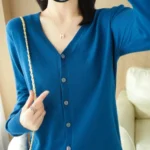 كارديجان تريكو بياقة V ولون سادة — صورة 3