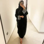 عباية مطرّزة بقصّة كيمونو — صورة 3