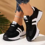 حذاء رياضي بشبك