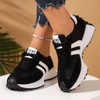 حذاء رياضي بشبك