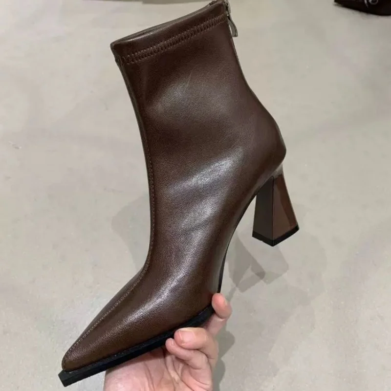 بوت أنيق سميك سادة بسحّاب