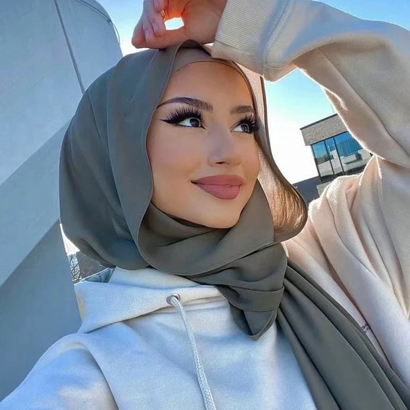 لفحة شيفون طويلة بلون سادة