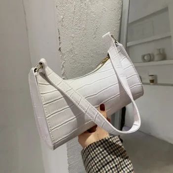 حقيبة بطراز كلاسيكي
