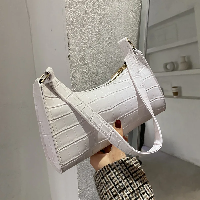 حقيبة بطراز كلاسيكي