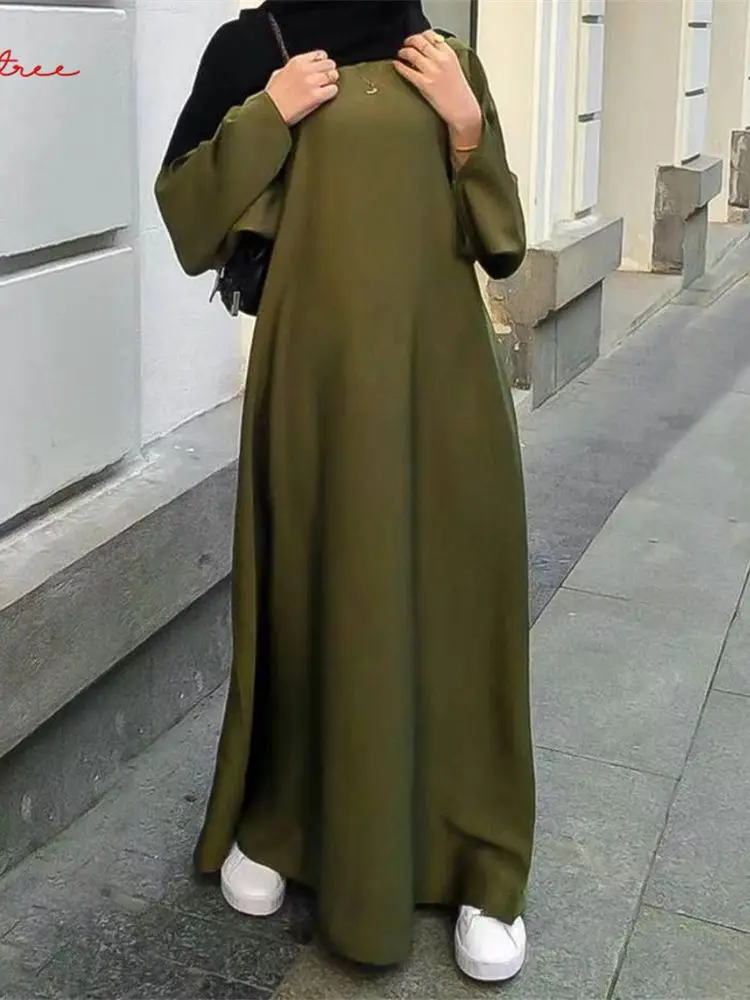 جلابية طويلة بقصّة واسعة
