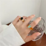 خاتم شفاف بأشكال هندسية ملوّنة — صورة 4