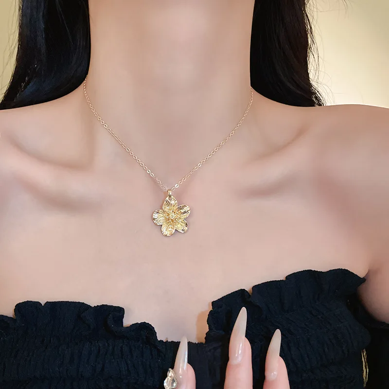 Metal Necklace with 3D Flowers