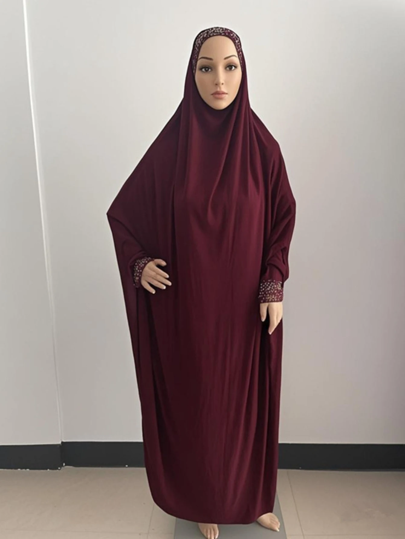عباية صلاة بخمار بمقاس واحد
