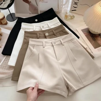 شورت واسع بقصّة حرف A مع جيوب وأزرار أمامية
