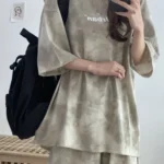 طقم رياضي نسائي بنقشة تاي داي بتوب وشورت — صورة 4