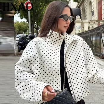 جاكيت بومبر بنقشة منقّطة